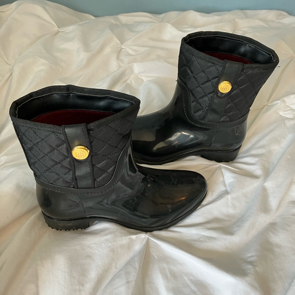 Tommy Hilfiger snow boots